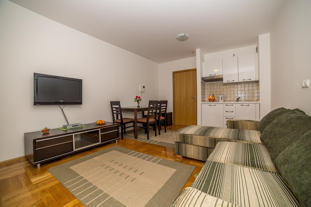 Apartments Kristina Makarska Exterior foto