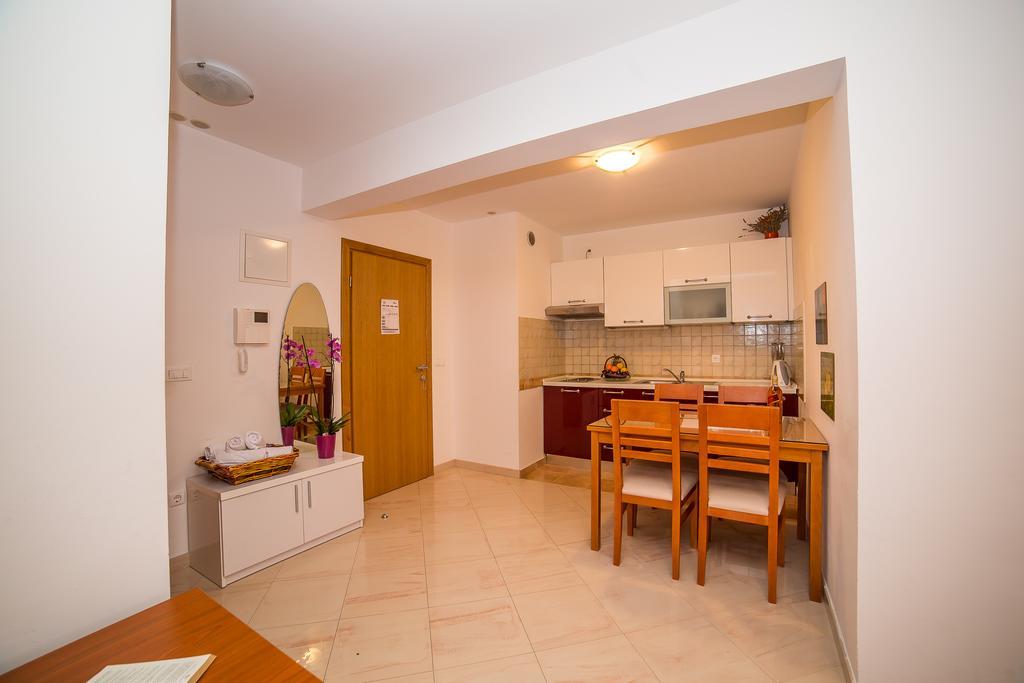 Apartments Kristina Makarska Exterior foto