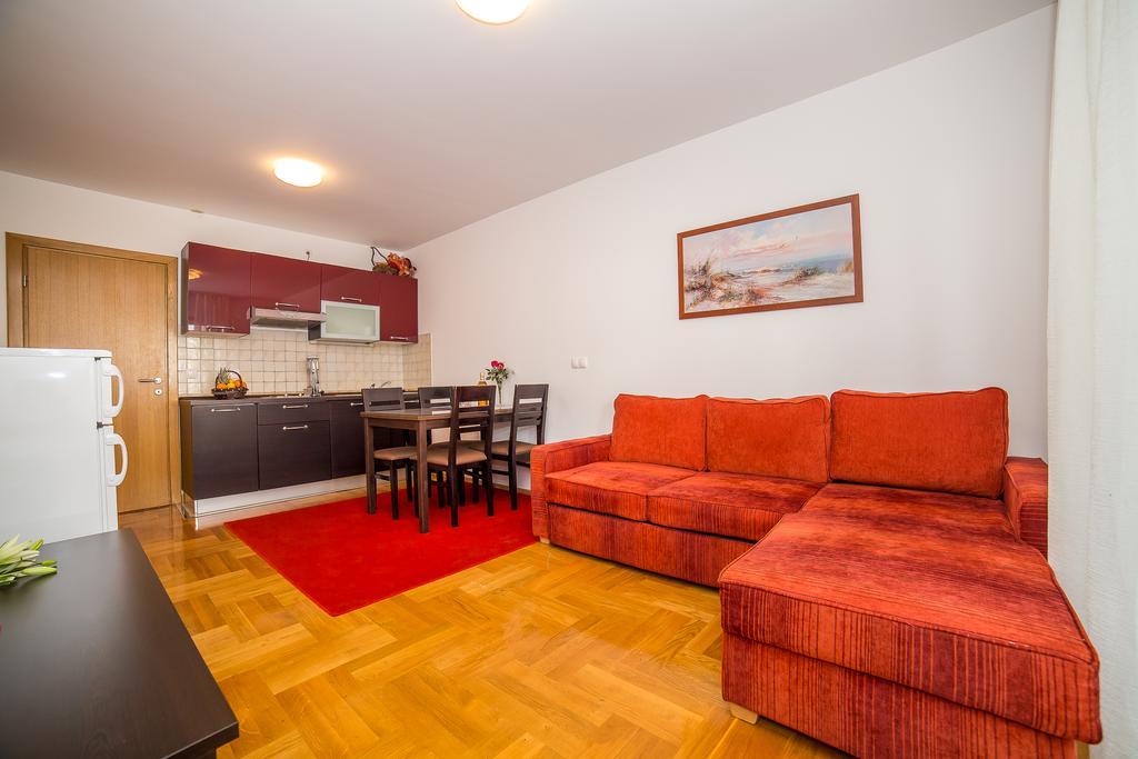 Apartments Kristina Makarska Exterior foto