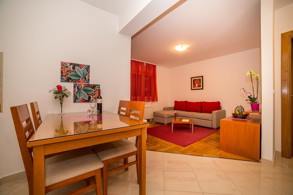 Apartments Kristina Makarska Exterior foto