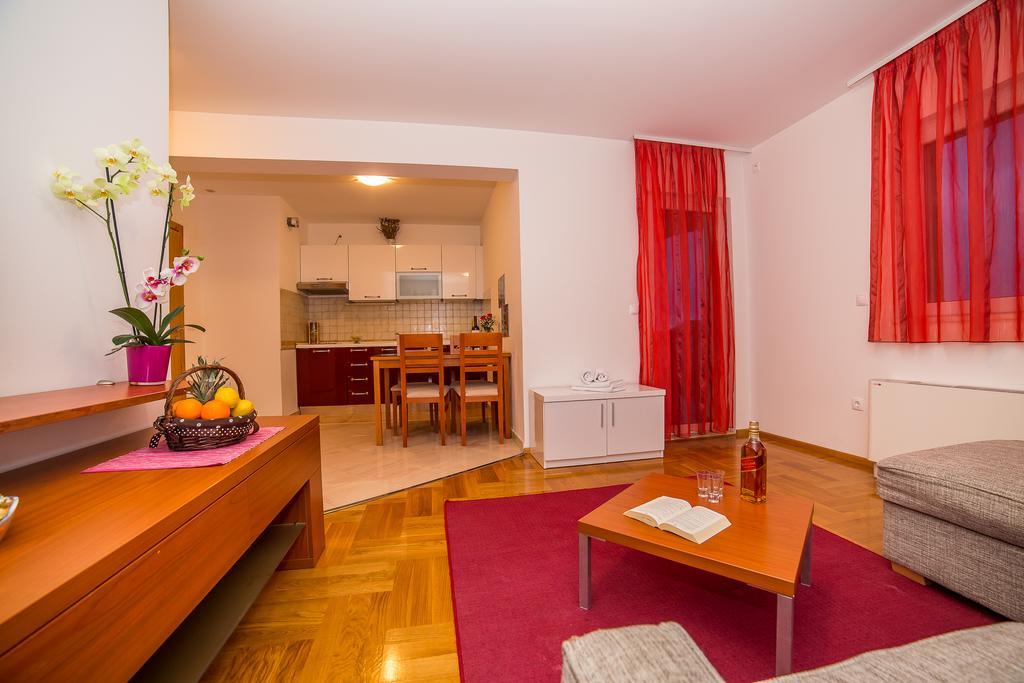Apartments Kristina Makarska Exterior foto